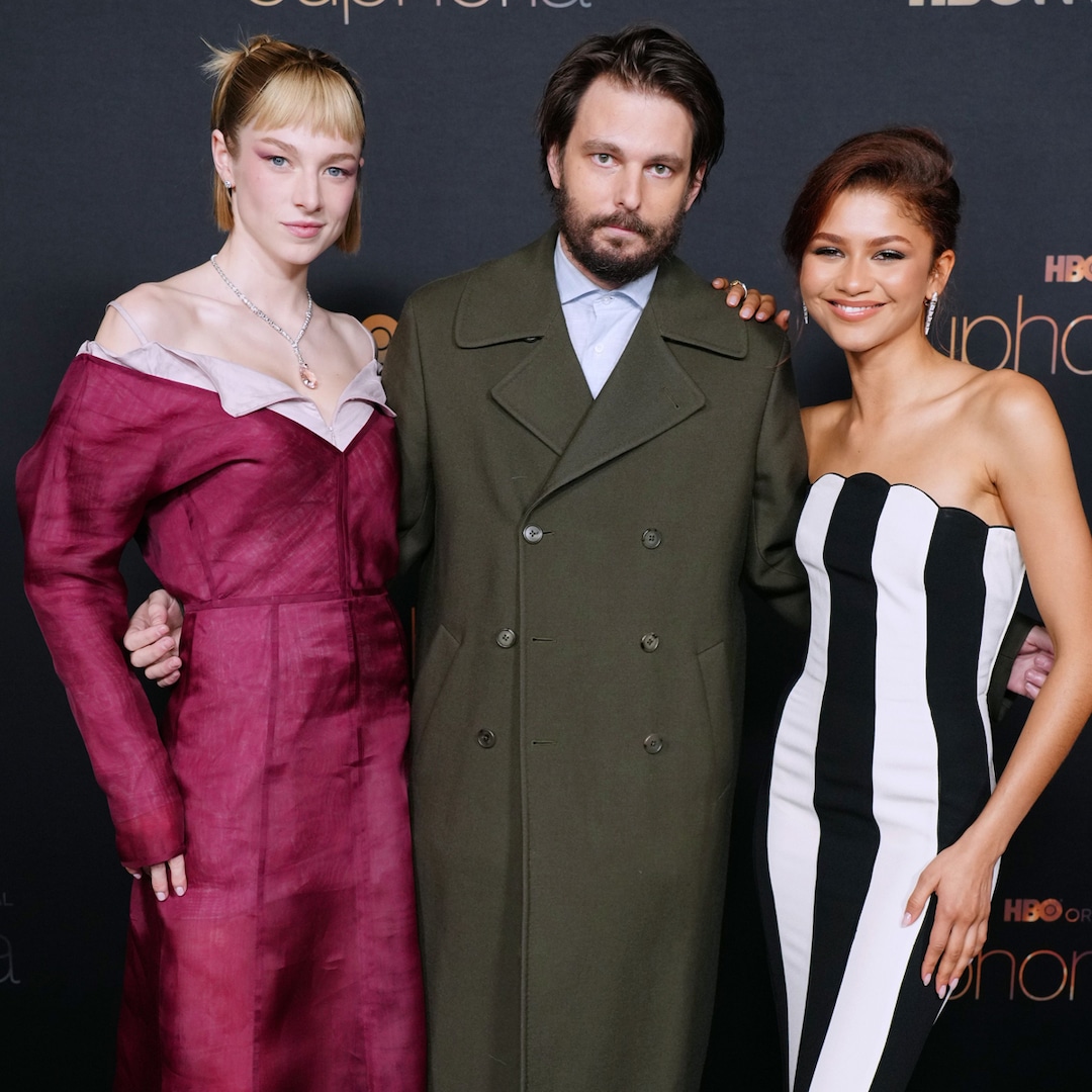 Zendaya Dazzles in Vintage Valentino at Euphoria S2 Premiere - E! Online